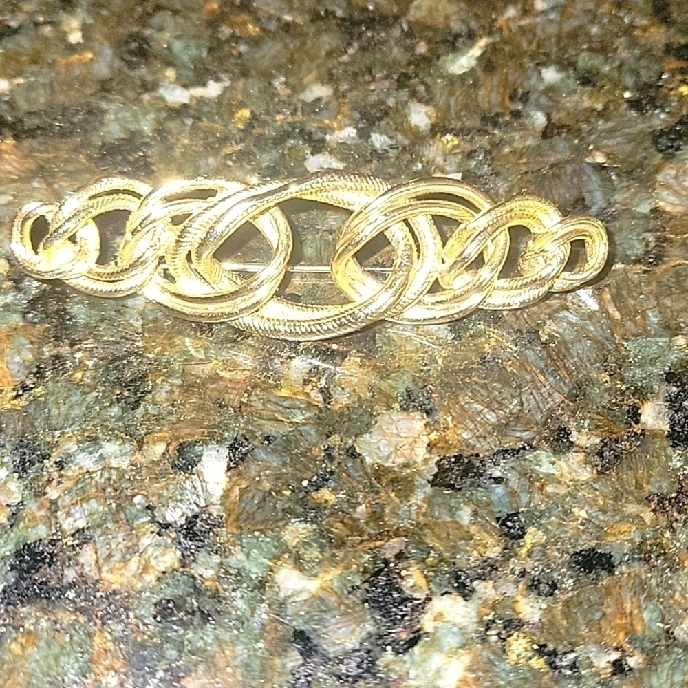 Vintage Gold Tone Brooch Twisted Rings